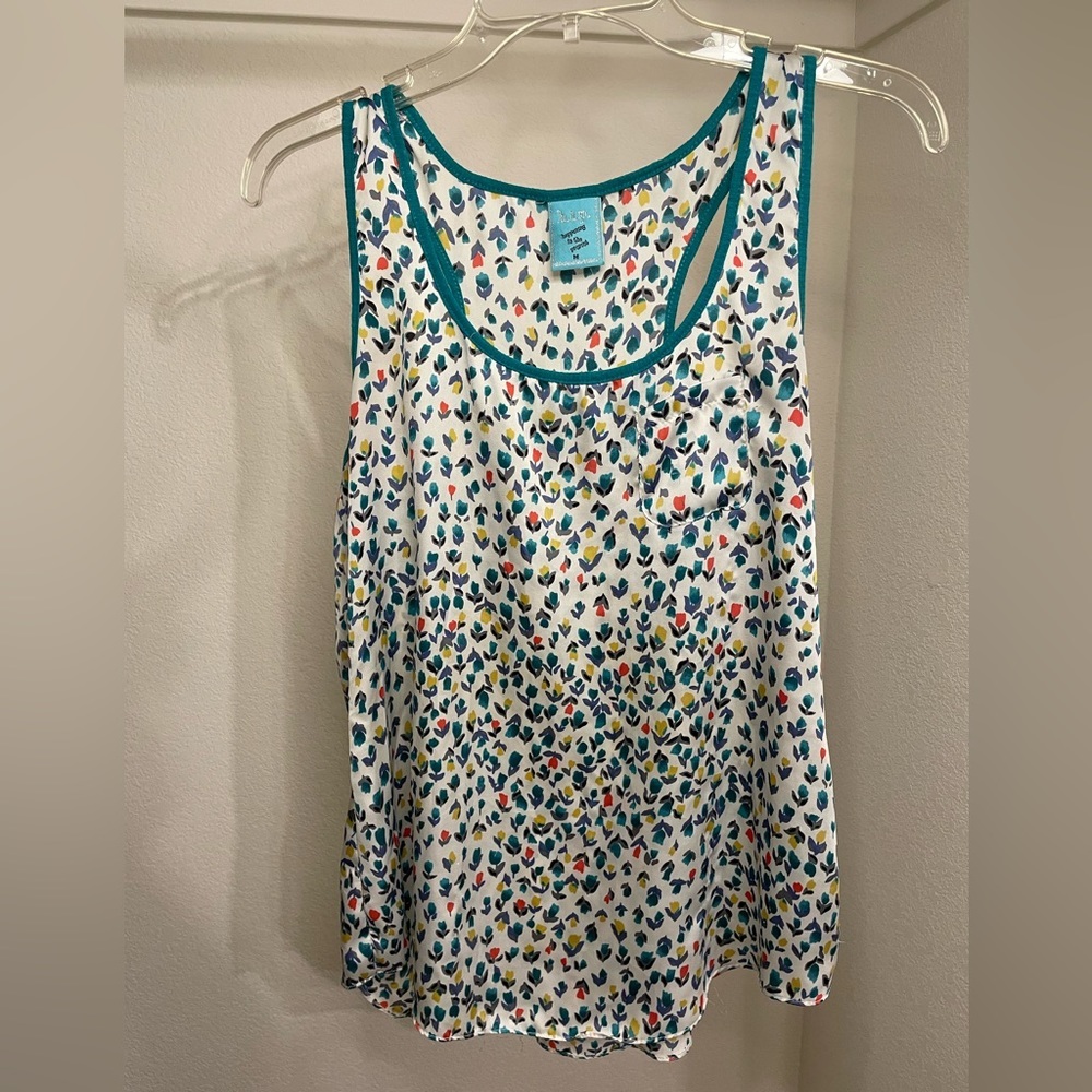✨5 for $15✨ Flowy floral tank top Medium